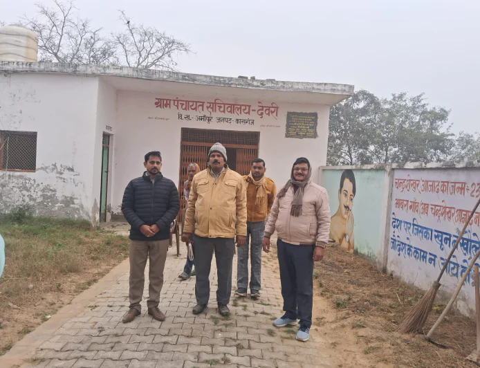 Kasganj news ग्राम पंचायत सदस्यों के ना पहुंचने निर्वाचित प्रधान अध्यक्ष पद की बैठक हुई निरस्त।