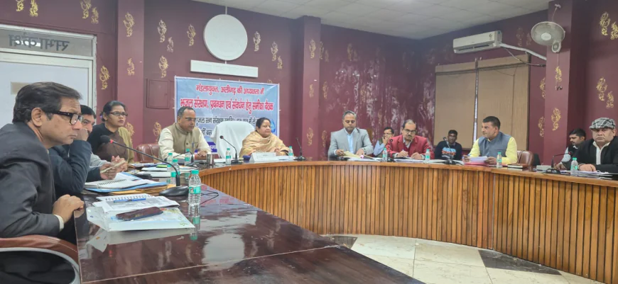 मनरेगा से तालाबों का विस्तारीकरण कराते हुए गहरा कराने के दिए निर्देश