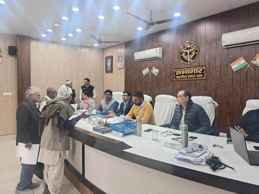 सम्पूर्ण समाधान दिवस: जिलाधिकारी की अध्यक्षता में समस्याओं का तेजी से निस्तारण, जरूरतमंदों को बांटे कम्बल