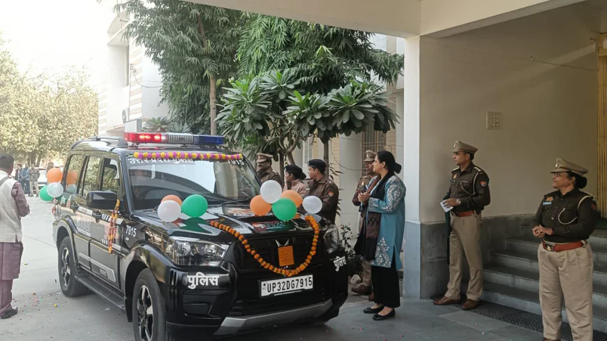 Kasganj news कैमरों से लेस मिले लखनऊ मुख्यालय से 06 नये वाहनों को एस पी कासगंज ने हरी झंडी दिखाकर किया रवाना