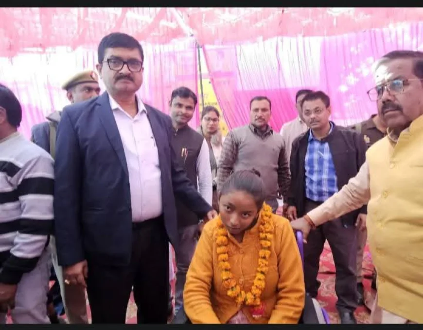 Farrukhabad News :  112 दिव्यांग बच्चों को मिले उपकरण: फर्रुखाबाद में विधायक-डीएम ने किए वितरित