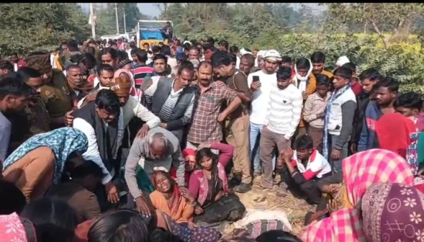 Farrukhabad News : स्कूल जा रहे 3 भाई-बहनों को ट्रक ने रौंदा: बाइक को 50 मीटर घसीटा, मां शव से लिपटकर रोई