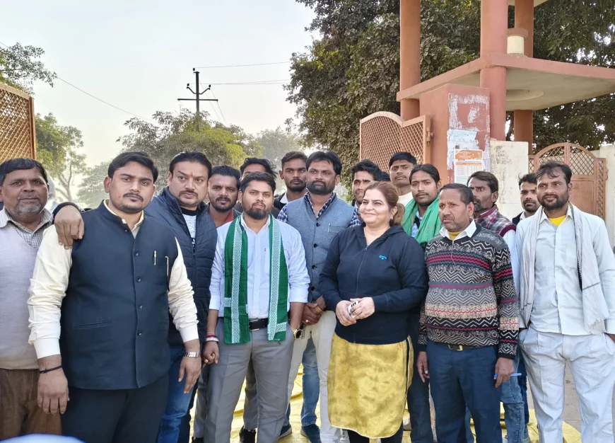 शिकोहाबाद मंडी समिति में कालाबाजारी का आरोप: भारतीय किसान यूनियन का धरना प्रदर्शन