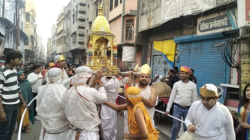 श्री चंद्रप्रभु व पार्श्वनाथ जन्म-तप कल्याणक महोत्सव पर भव्य पालकी यात्रा निकली