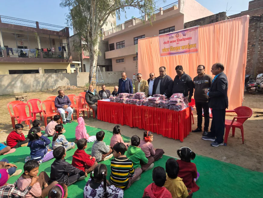 रोटरी क्लब शिकोहाबाद द्वारा नन्हे मुन्हें बच्चों को स्वेटर वितरण