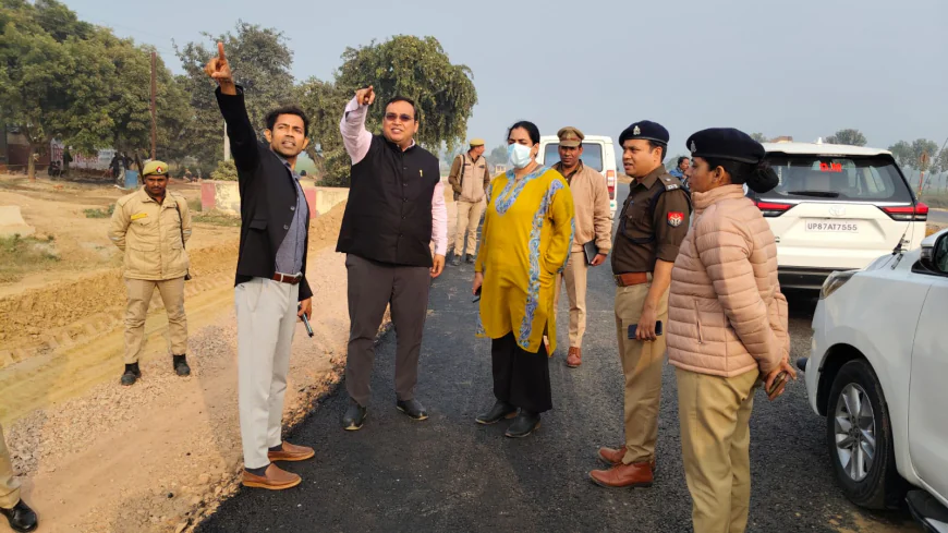 Kasganj news डीएम व एसपी ने किया मोहनपुरा मटर मंडी का स्थलीय निरीक्षण।