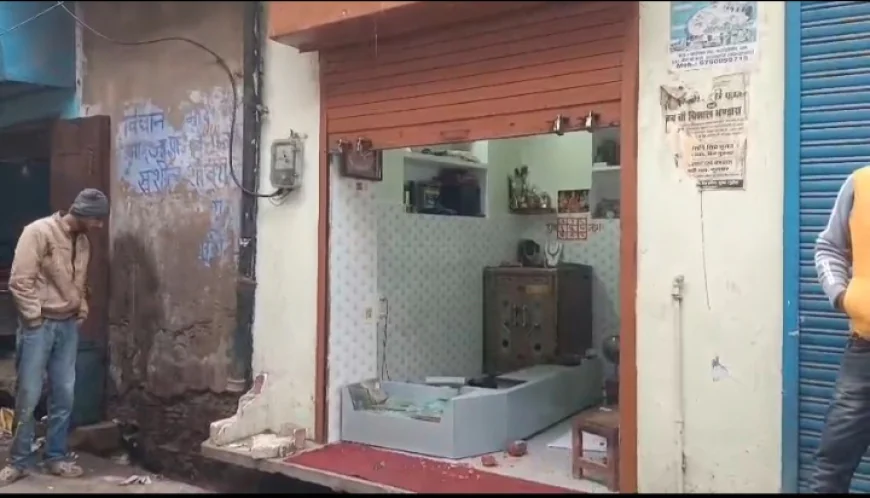 रोज रोज रुपए मांगने पर मना करने पर दुकान पर हमला, ईंटें बरसाकर कर तोड़ा काउंटर, दुकानदार घायल