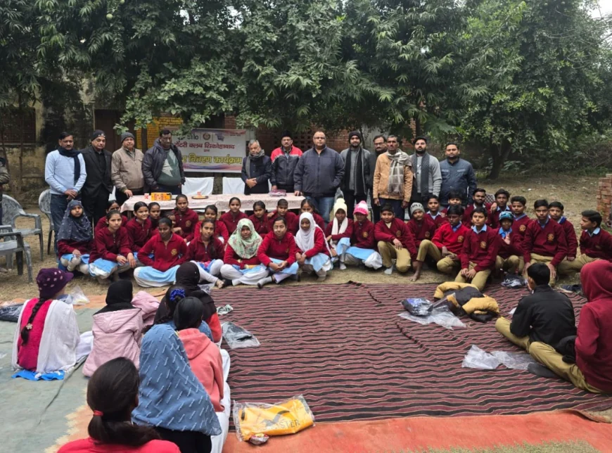 रोटरी क्लब शिकोहाबाद द्वारा पुनः नन्हे मुन्हें बच्चों को स्वेटर वितरण कार्यक्रम