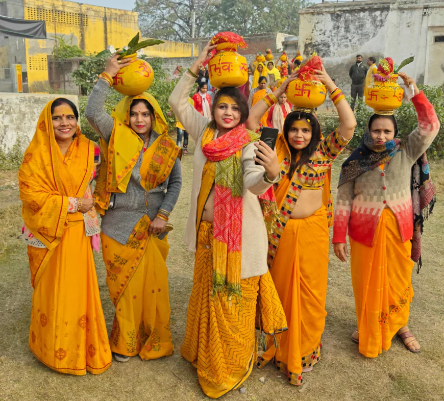 Kasganj news कलश यात्रा के साथ 24 कुण्डीय गायत्री महायज्ञ का हुआ शुभारंभ