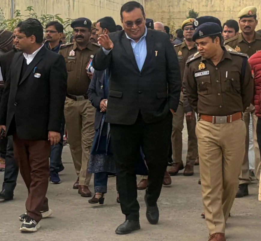 Kasganj news जिला जज रामेश्वर सिंह एवं डी एम प्रणय सिंह द्वारा संयुक्त रूप से जिला कारागार का किया गया स्थलीय निरीक्षण।