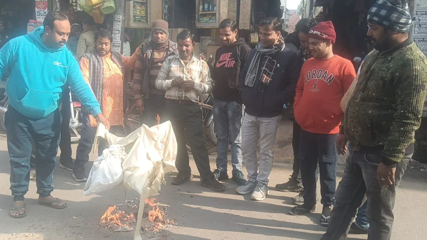 भगवा भारत रक्षा दल ने फूंक दिया बांग्लादेशी यूनुस खान का पुतला