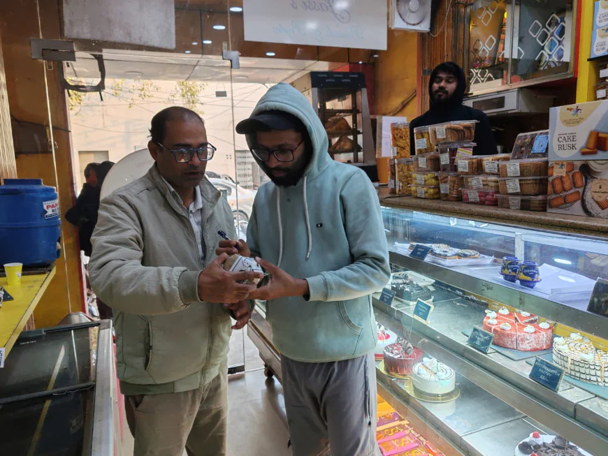 Aligarh News : खाद्य सुरक्षा विभाग ने तीन प्रतिष्ठानों से 07 नमूने किए संग्रहीत