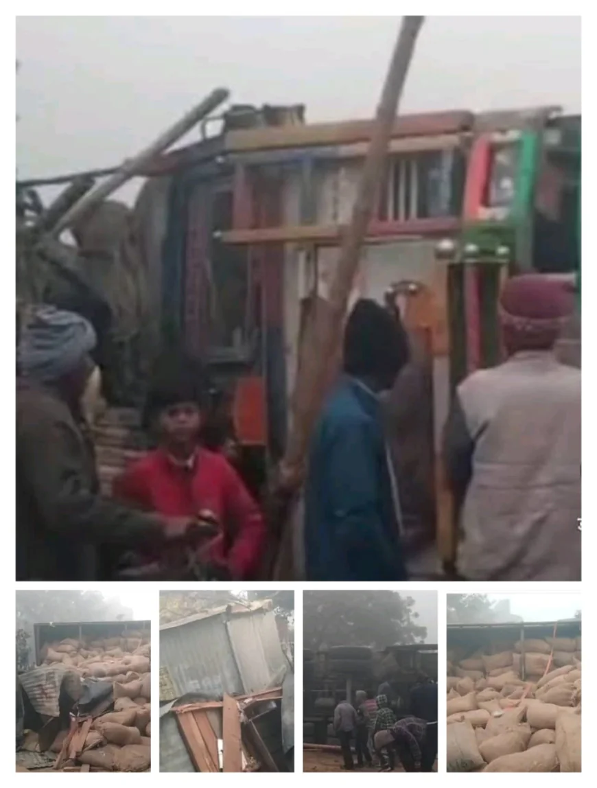 Farrukhabad News : कोहरे के कारण पलटा धान से लदा ट्रक, 7 दुकानें तहस-नहस; लाखों का नुकसान