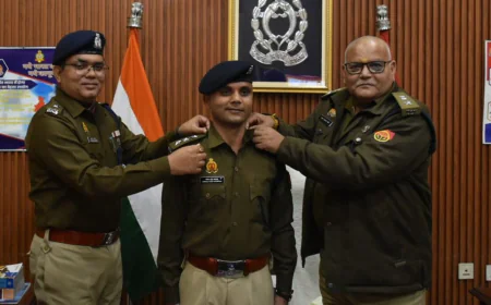 Etah News : पिपिंग सेरेमनी में डीएसपी संकल्प दीप कुशवाह को लगाए गए स्टार