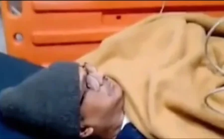 पूर्व IPS अधिकारी अमिताभ ठाकुर की जेल में अचानक बिगड़ी तबीयत