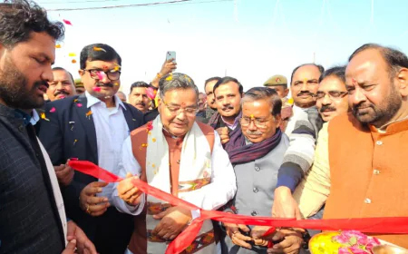 Farrukhabad News : राम नगरिया मे मंत्री ठाकुर जयवीर सिंह ने किया विकास प्रदर्शनी का फीता काटकर उद्घाटन