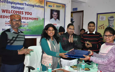 Mainpuri News :  आरसेटी में सफल उद्यमियों का सम्मान, मुख्य विकास अधिकारी ने बांटे प्रमाण पत्र