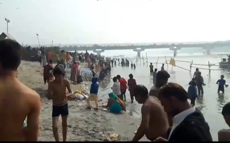 मौनी अमावस्या पर गंगा घाटों में उमड़ी आस्था