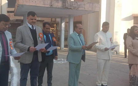 जनपद न्यायालय परिसर में बड़े ही हर्षोल्लास के साथ मनाया गया 77 वां गणतंत्र दिवस