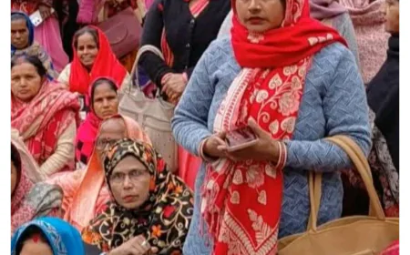 आशा कार्यकर्ताओं ने कलेक्ट्रेट में सीएमओ का किया घेराव, अपशब्द बोलने का आरोप