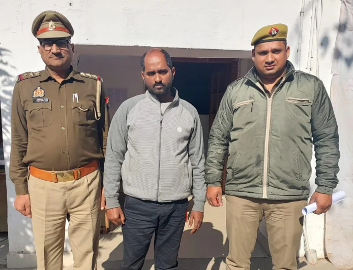 Etah News : नौकरी दिलाने के नाम पर ठगी करने वाला अभियुक्त गिरफ्तार