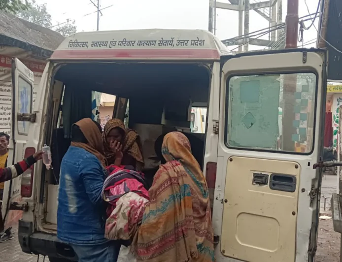 खाना बनाते समय आग की चपेट में आई विवाहिता, बचाने के प्रयास में पति भी झुलसा