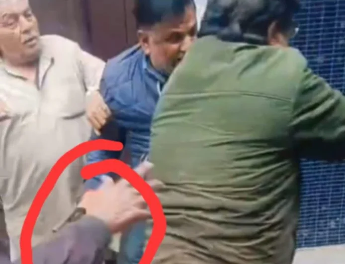 दो पक्षों में हिंसक झड़प, लाठी-डंडे चले, तमंचा लहराने का आरोप