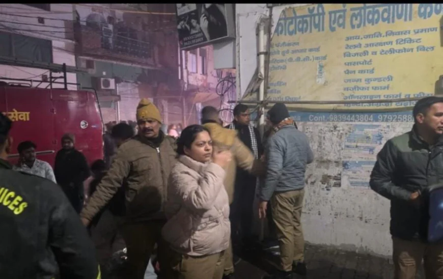 पिज़्ज़ा स्टोर में लगी आग: शीशे तोड़ कर ग्राहको को बाहर निकाला