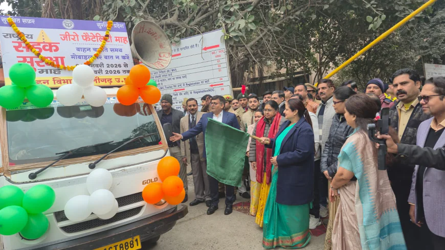 मण्डलायुक्त ने सड़क सुरक्षा की शपथ दिलाकर जागरूकता वाहनों को दिखाई हरी झण्डी