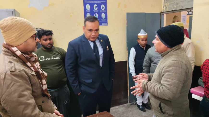 Kasganj news डी एम प्रणय सिंह द्वारा सामुदायिक स्वास्थ्य केंद्र सोरों का औचक निरीक्षण कर सम्बंधित अधिकारियों को दिये निर्देश।