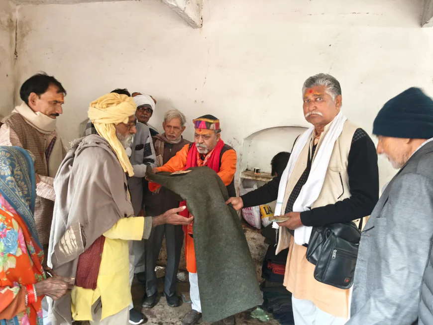 Kasganj news समाजसेवियों द्वारा कंबल वितरण का किया आयोजन,कंबल पाकर खिले चेहरे