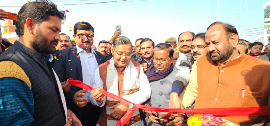Farrukhabad News : राम नगरिया मे मंत्री ठाकुर जयवीर सिंह ने किया विकास प्रदर्शनी का फीता काटकर उद्घाटन