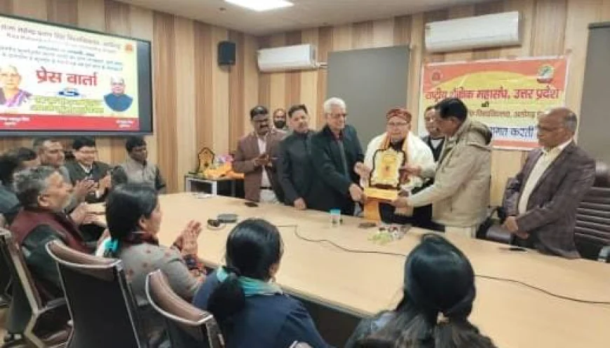 Kasganj news राष्ट्रीय शौक्षिक महासंघ ने कुलपति के 1 वर्ष का कार्यकाल पूर्ण होने पर दी बधाई