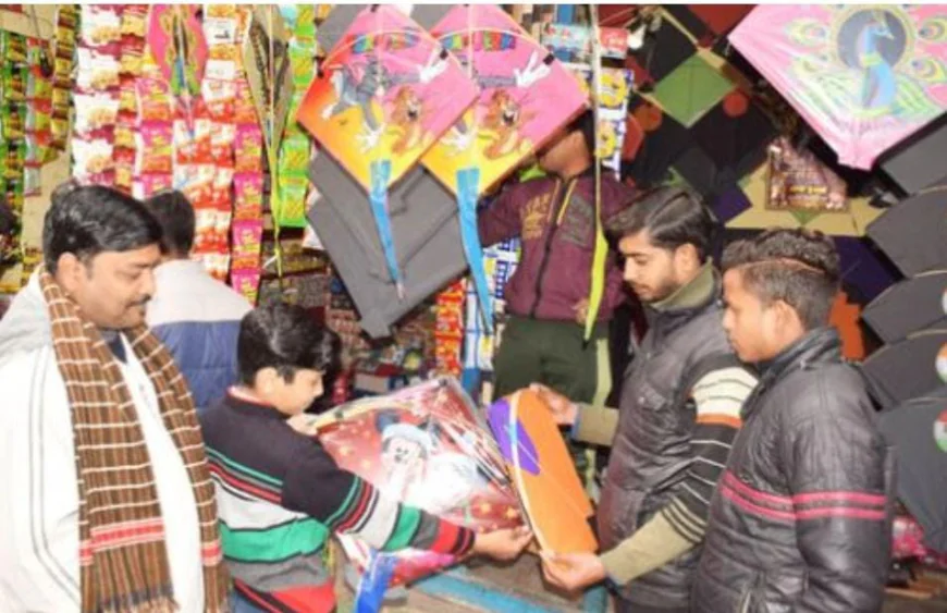 बसंत पंचमी पर पूरे शहर में  पतंगों की धूम: खरीदारी को उमड़ी भीड़
