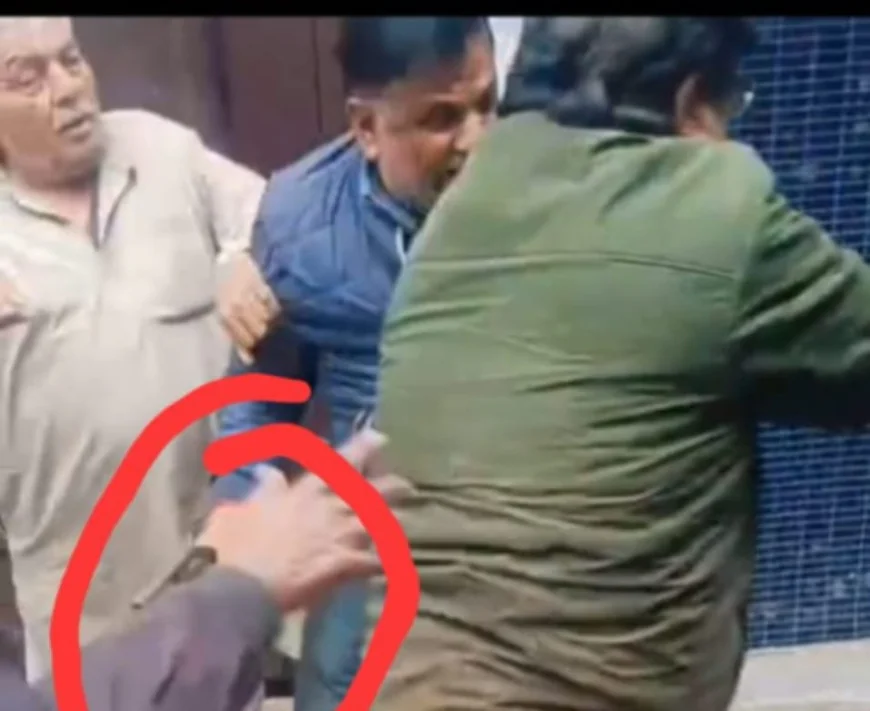 दो पक्षों में हिंसक झड़प, लाठी-डंडे चले, तमंचा लहराने का आरोप