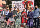 समाज सेवी मिथलेश अग्रवाल ने अपनी पचासवीं वैवाहिक वर्षगांठ के अवसर पर साइकिल वितरण की एक सराहनीय पहल की