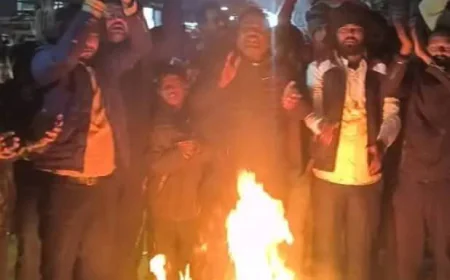 बिना अनुमति मशाल जुलूस निकालने के आरोप में तीन हिरासत में, व्यापारी संगठन ने दी आंदोलन की चेतावनी