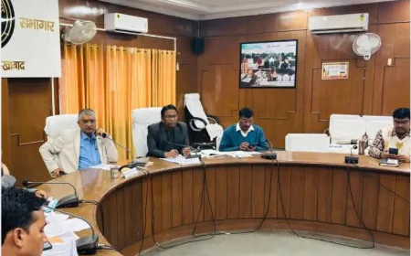 फार्मर रजिस्ट्री में लापरवाही पर डीएम का सख्त रुख, अधिकारियों को नोटिस और हर दिन समीक्षा के निर्देश