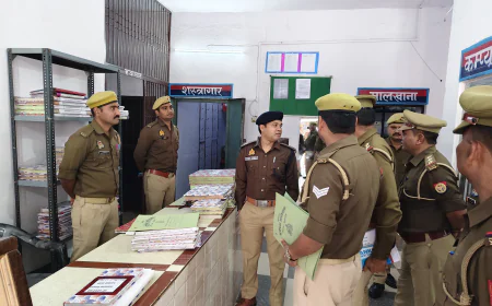 Kasganj news अपर पुलिस अधीक्षक द्वारा थाना सहावर का अर्धवार्षिक निरीक्षण कर अभिलेखों एवं थाना परिसर की व्यवस्थाओं को किया गया चैक, दिये आवश्यक दिशा-निर्देश।