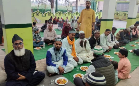 हजरत जूही शाह बाबा के आस्ताने पर हुआ इफ्तार, अमन-चैन के लिए की गई दुआ