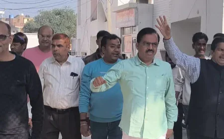 Mainpuri News : पुलिस मुंशी पर अभद्रता का आरोप, अस्पताल स्टाफ ने कोतवाली घेरी