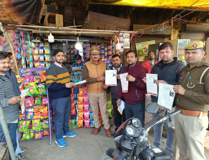 एटा में तम्बाकू निषेध अभियान: पुलिस व स्वास्थ्य विभाग ने चलाया जन जागरूकता अभियान