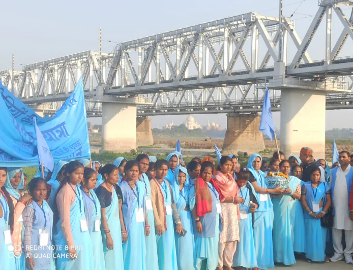 अपनी नदी बचाने के लिए आगरा के लोगों को आगे आना होगा — जल सहेलियां