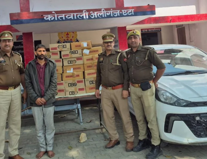 Etah News : छत काटकर शराब चोरी का खुलासा, 20 पेटी शराब व तमंचा सहित आरोपी गिरफ्तार