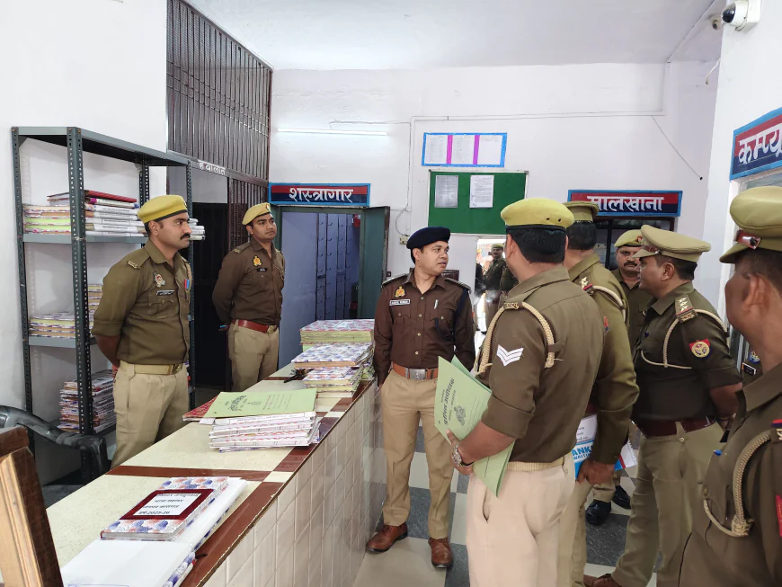 Kasganj news अपर पुलिस अधीक्षक द्वारा थाना सहावर का अर्धवार्षिक निरीक्षण कर अभिलेखों एवं थाना परिसर की व्यवस्थाओं को किया गया चैक, दिये आवश्यक दिशा-निर्देश।