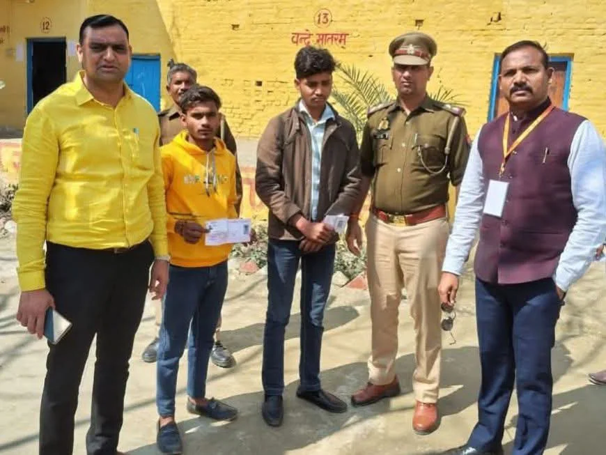 एटा में हाईस्कूल अंग्रेजी परीक्षा में दो ‘मुन्ना भाई’ गिरफ्तार