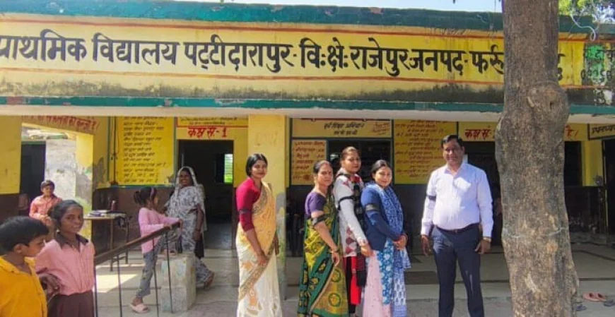 टीईटी अनिवार्यता के विरोध में हाथों में काली पट्टी बांध कर किया शिक्षण कार्य