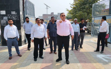 Kasganj news विकासखंड गंजडुण्डवारा निरीक्षण में डीएम सख्त, कार्यों में लापरवाही पर मांगा स्पष्टीकरण।