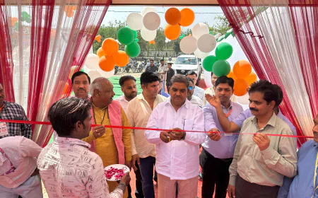 Kasganj news विधायक सदर देवेन्द्र सिंह राजपूत के कर कमलों द्वारा फीता काटकर एवं दीप प्रज्वलन कर रोजगार मेले का किया शुभारम्भ