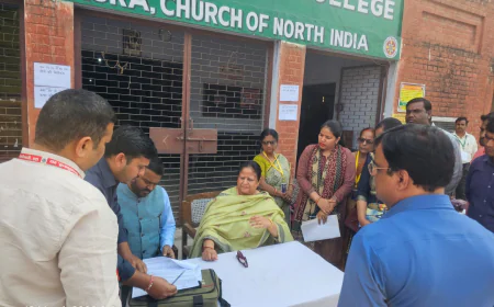 विशेष प्रगाढ़ पुनरीक्षण कार्यक्रम के तहत रोल प्रेक्षक/मंडलायुक्त ने बूथों का किया निरीक्षण